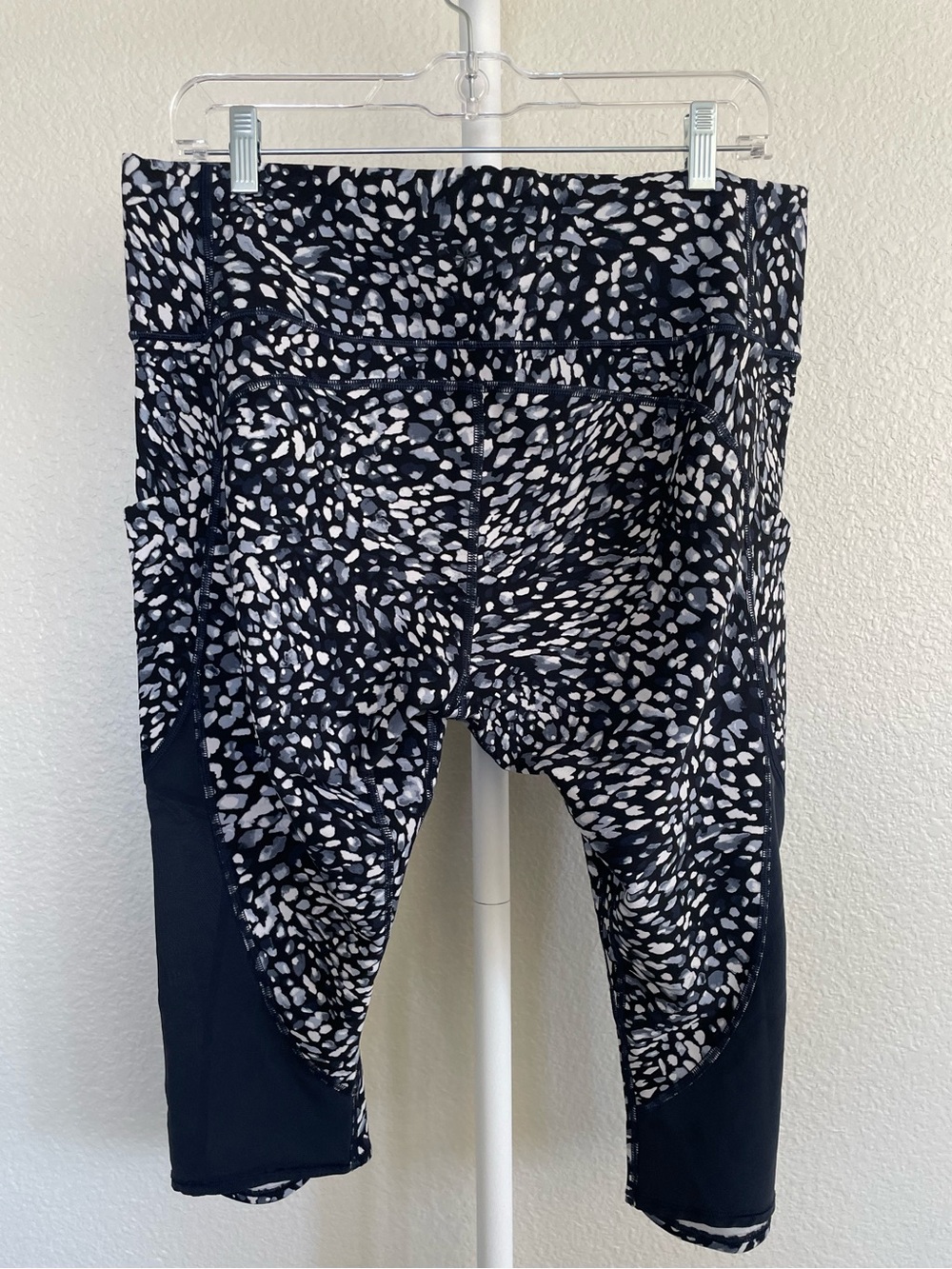 Athleta Spotty Up For Anything Crop Leggings XL - Picture 3 of 7